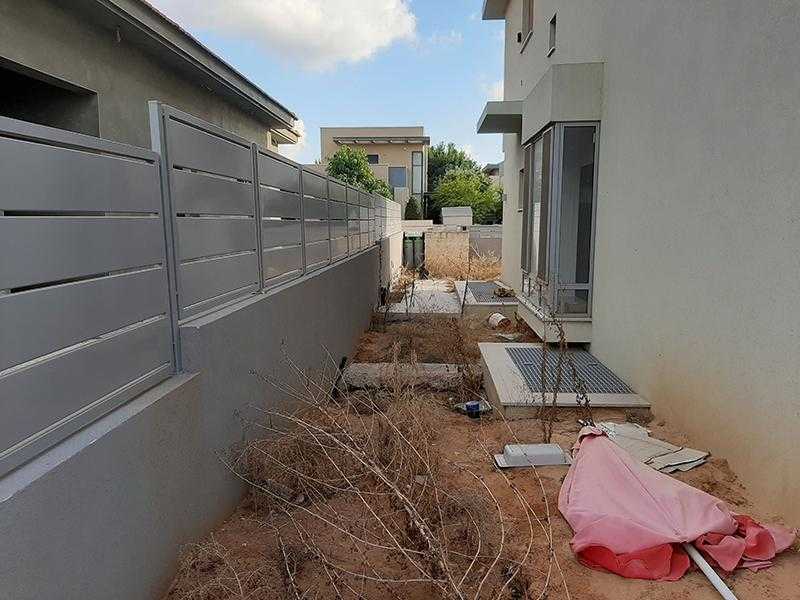 התחלנו בעבודה עיצוב גינת חצר במרכז הארץ