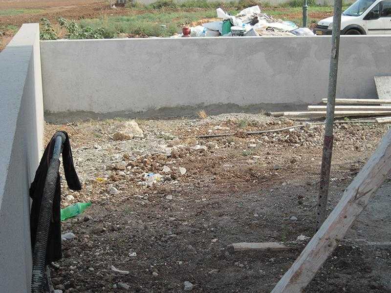 הכנה לעיצוב גינת חצר במרכז הארץ