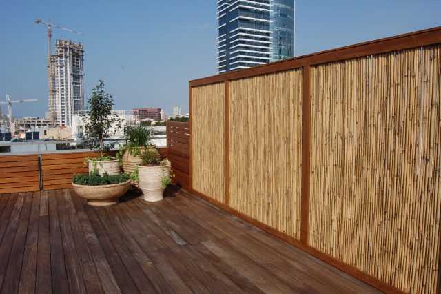 חידוש משטחי עץ בגינה לקראת הקיץ - חודש מאי - ניסן נכון - הקו הירוק - גינון יוקרה במרכז הארץ